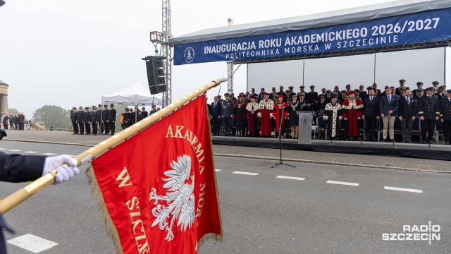 Ślubowanie, defilada i uroczyste uderzenie w dzwon. W ten sposób swój rok akademicki rozpoczęli w sobotę studenci Politechniki Morskiej w Szczecinie.