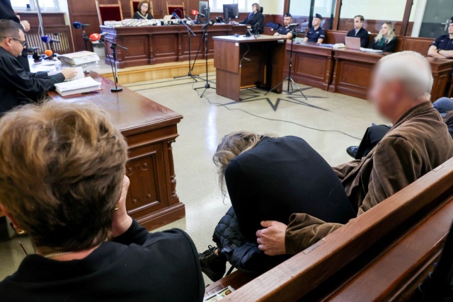 Prokuratura chce ośmiu lat więzienia dla Sebastiana M., oskarżonego o spowodowanie wypadku na A1 we wrześniu 2023 r., w którym zginęła 3-osobowa rodzina. Zarówno obrońca, jak i sam oskarżony żądają uniewinnienia. Wyrok zapadnie 21 października.