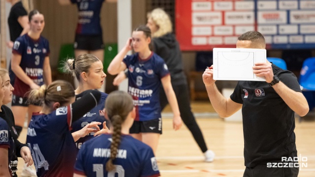 Piłkarki ręczne SPR Pogoni doznały trzeciej z rzędu porażki w Lidze Centralnej. Szczecinianki przegrały na wyjeździe z SPR Olkusz 23:27 w czwartej kolejce rozgrywek.