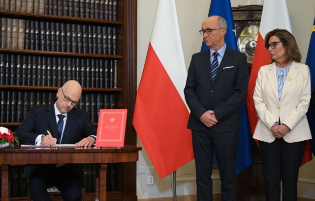 Maciej Berek złożył w Sejmie ślubowanie na sędziego Trybunału Konstytucyjnego. Odbyło się ono w obecności marszałków Sejmu i Senatu, bez udziału prezydenta.