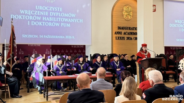 Prawie 50 naukowców z Pomorskiego Uniwersytetu Medycznego w Szczecinie otrzymało dyplomy doktorskie oraz habilitacyjne. To najważniejsze święto w kalendarzu akademickim uczelni.