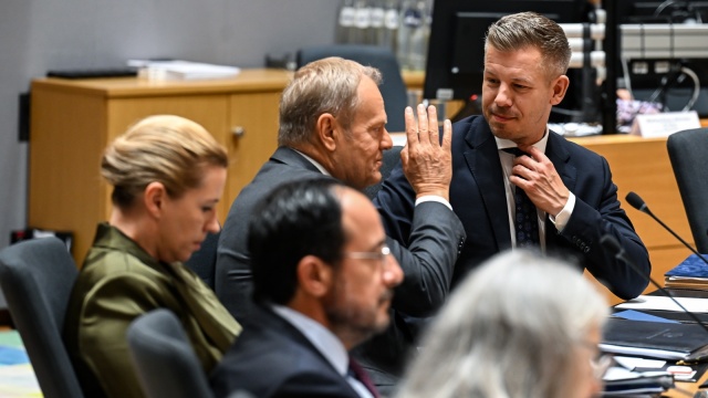 Grupa krajów, w tym Polska, wkroczyła na unijnym szczycie na drogę, która ma doprowadzić do złagodzenia jednego z przepisów klimatycznych. Chodzi o dodatkowe opłaty za tankowanie aut czy ogrzewanie domów, czyli ETS 2.