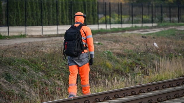W poniedziałek rozpoczną się poszukiwania nieznanego obiektu, który prawdopodobnie wczoraj w nocy naruszył polską przestrzeń powietrzną. W teren wyjdzie między innymi 30 żołnierzy Wojsk Obrony Terytorialnej. Będzie przeszukiwany teren wokół Zalewu Zemborzyckiego w Lublinie, w kierunku Krężnicy Jarej.
