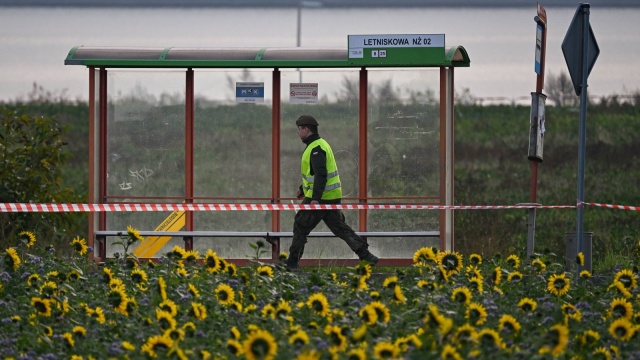 Na Lubelszczyźnie wznowiono poszukiwania nieznanego obiektu, który mógł naruszyć polską przestrzeń powietrzną w nocy z soboty na niedzielę. Działania prowadzone są w okolicach Zalewu Zemborzyckiego. W akcji bierze udział wojsko i policja.
