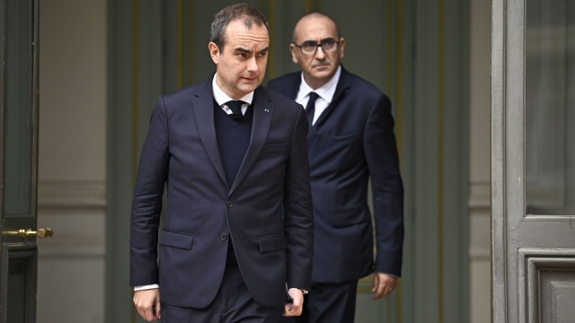 Premier Francji: godziny policyjne zostaną przedłużone