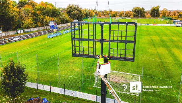 Rozpoczął się montaż ekranu LED na stadionie Świtu przy ul. Stołczyńskiej.