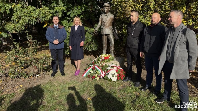 Szczecin pamięta o Węgrach, którzy w 1956 roku wystąpili przeciwko władzy komunistycznej i sowieckiej dominacji. W 70. rocznicę rewolucji na Jasnych Błoniach złożono kwiaty pod Pomnikiem Chłopca z Pesztu.