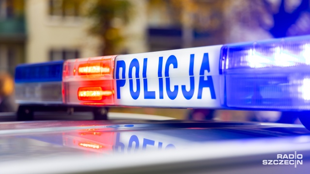 Groził byłej partnerce, zniszczył drzwi jej mieszkania i nakłaniał do zmiany zeznań. To 32-latek ze Świnoujścia.