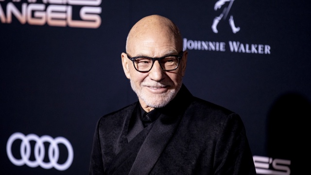 Zmarł Patrick Steward, amerykański aktor znany z roli kapitana Jean-Luca Picarda w serialu Star Trek. Miał 86 lat. Artysta zmarł w swoim domu w Los Angeles. Przyczyną śmierci były powikłania związane z chorobą Alzheimera i demencją.