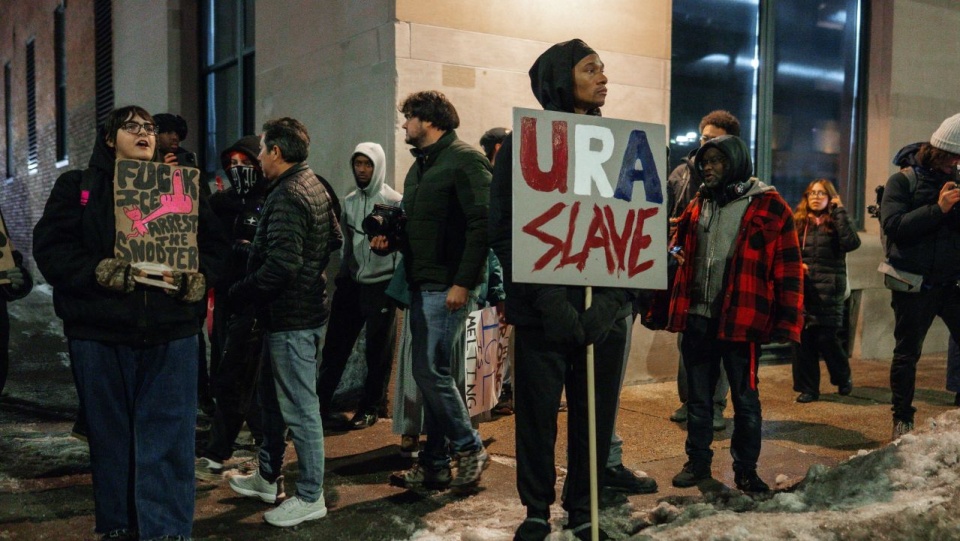 USA: miejsce śmierci Renee Good tymczasowym pomnikiem