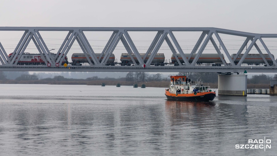 Kilkanaście lodołamaczy pracuje na Odrze