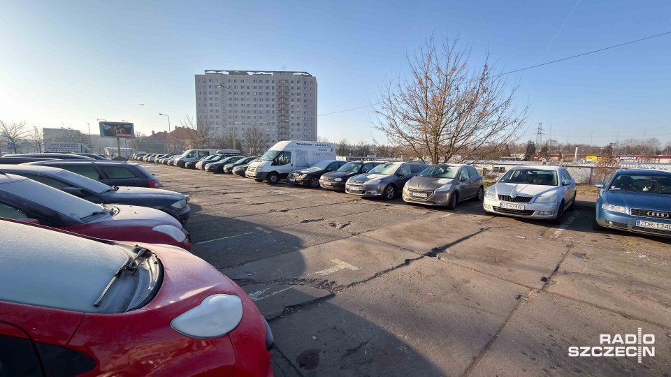 Kierowcy skarżą się na stan parkingu przy "Turzynie" [WIDEO, ZDJĘCIA]