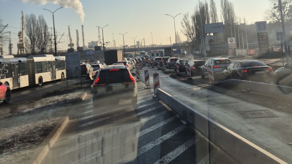 Kolizja na ul. Gdańskiej. Tworzą się duże korki