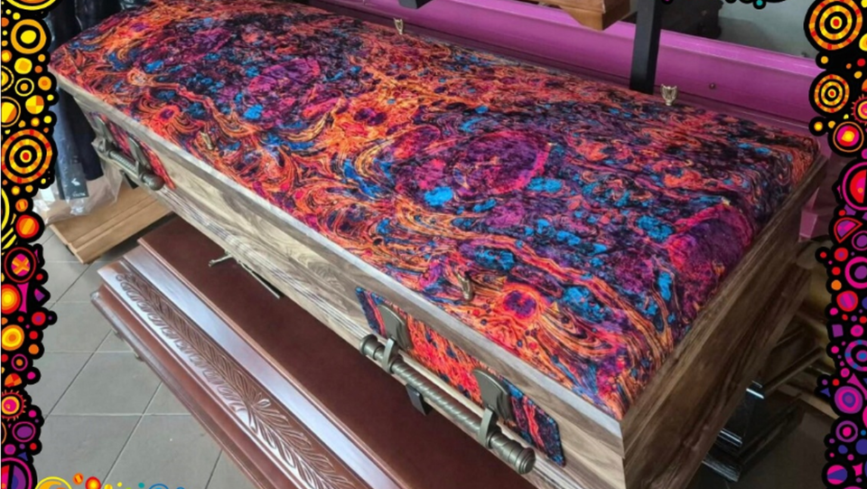 Finał jednej z najbardziej oryginalnych WOŚPowych licytacji - ponad 5 tys. zł za trumnę