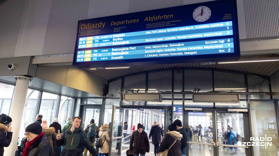 PKP walczy z gołoledzią. Kolejne trasy uwolnione spod lodu