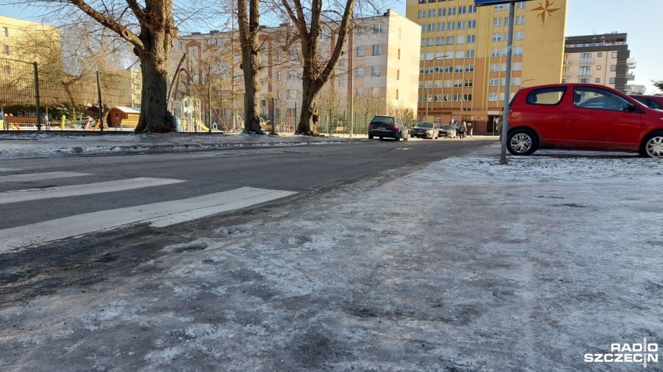 Oblodzone chodniki w Świnoujściu