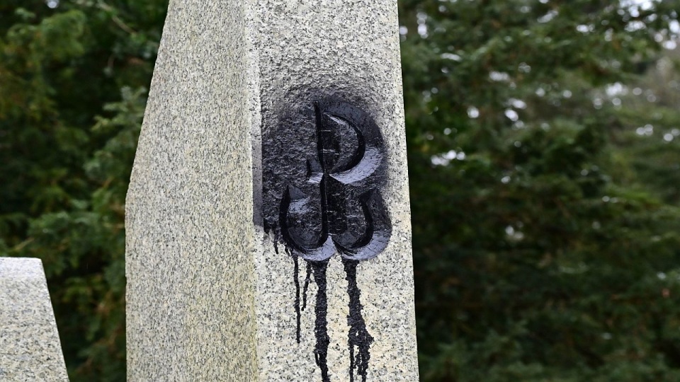 Pomnik AK pomazany czarną farbą. Sprawca nie będzie poszukiwany