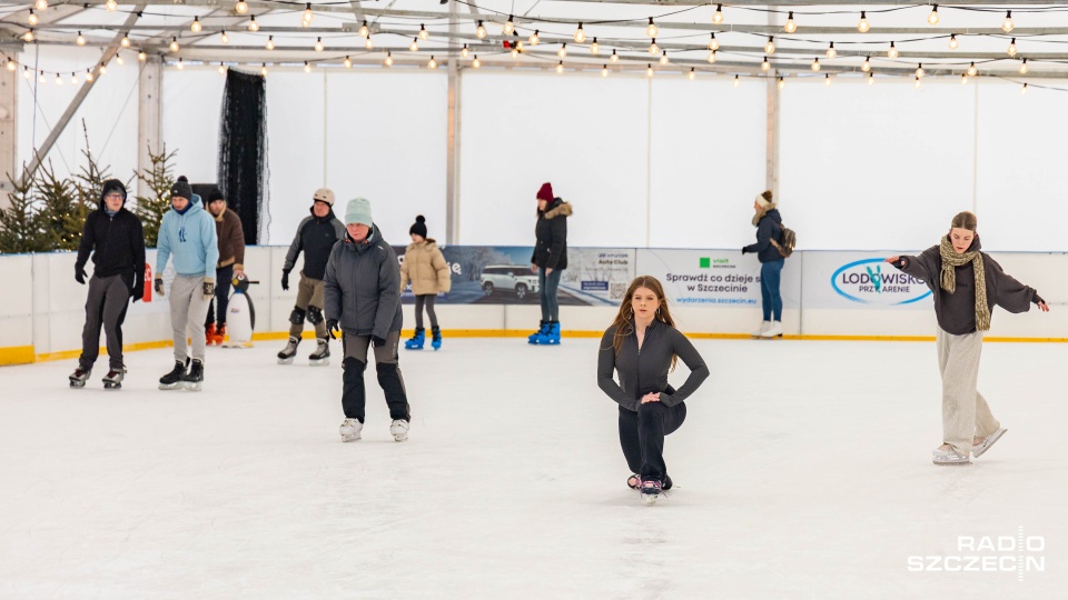 Niedziela na łyżwach. Szczecinianie korzystają z zimy [WIDEO, ZDJĘCIA]