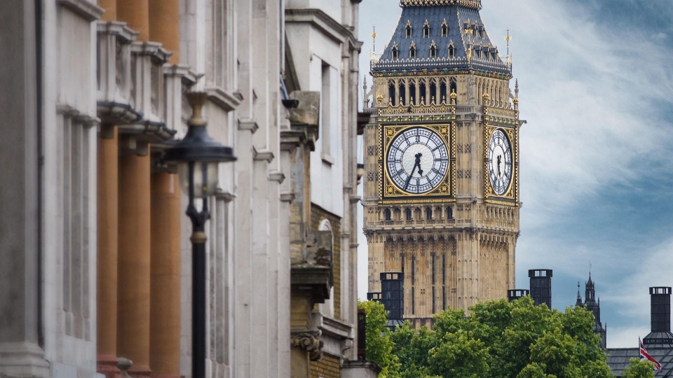 Big Ben to zwyczajowa nazwa wieży zegarowej Elizabeth Tower w Londynie. Fot. pixabay.com / mathewbrowne (CC0 domena publiczna)