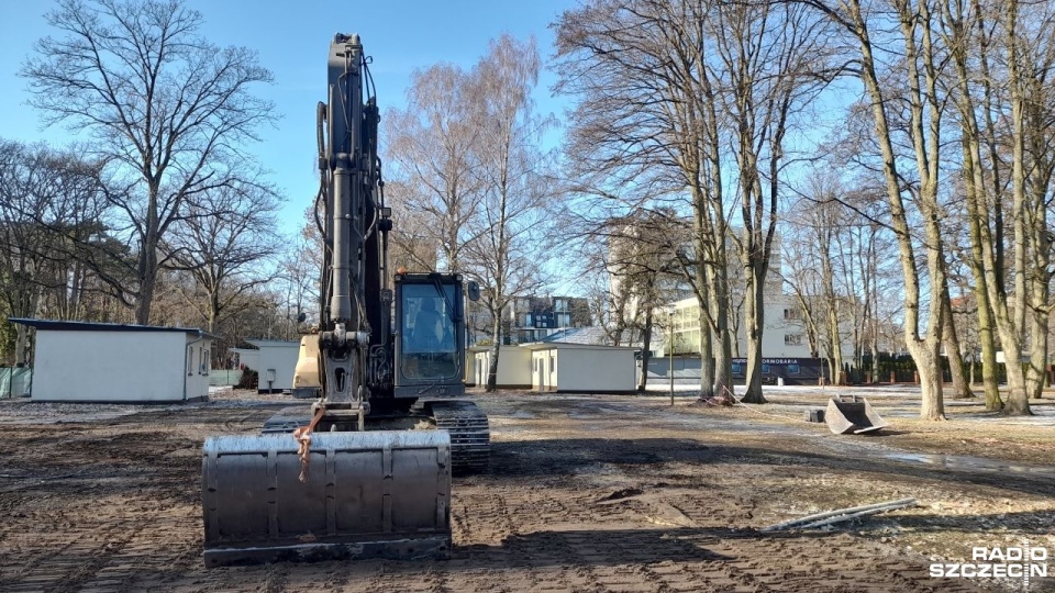 Wyburzyli domki na parking dla kamperów [ZDJĘCIA]