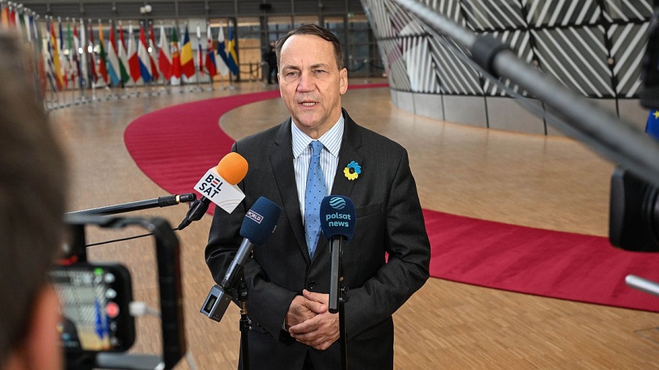 Sikorski o groźbach prezydenta dotyczących zawetowania SAFE