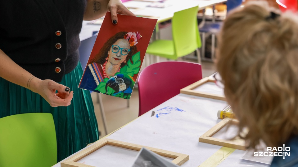 Kobiety z okazji swojego święta stworzyły autoportrety [WIDEO, ZDJĘCIA]