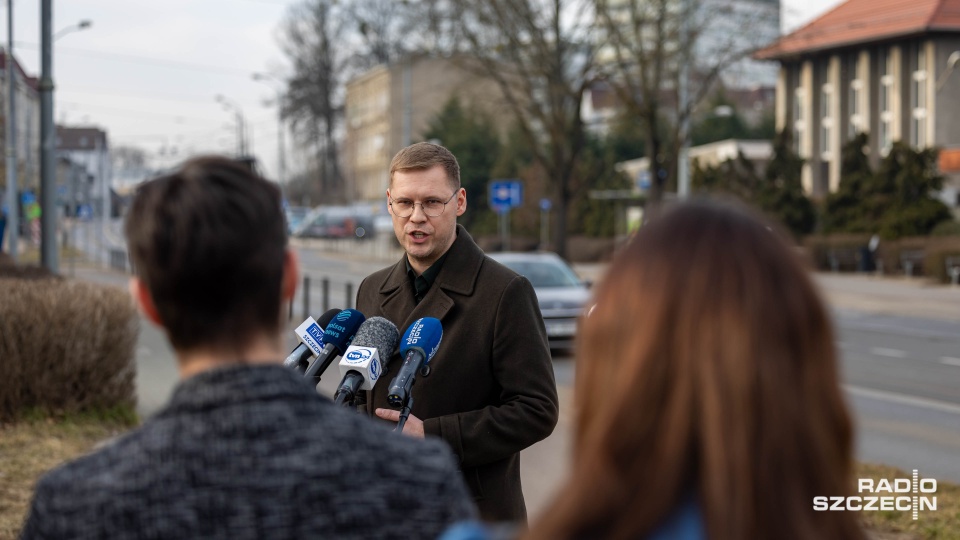 Rzecznik szpitala wojewódzkiego w Szczecinie Tomasz Owsik-Kozłowski. Fot. Robert Stachnik [Radio Szczecin]