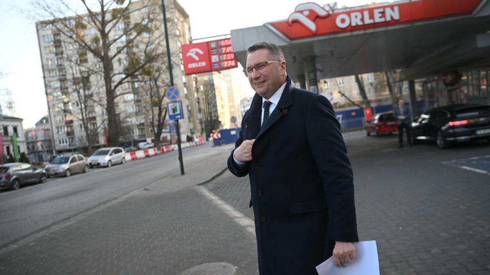 PiS proponuje obniżkę VAT-u i akcyzy na paliwo