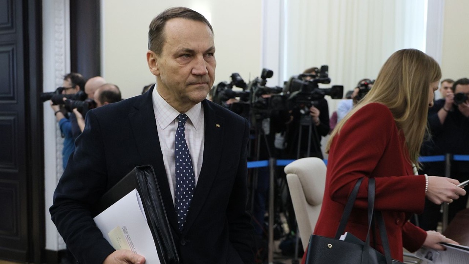 Sikorski: weto prezydenta jest skandaliczne