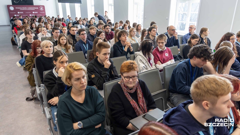 Młodzi o sytuacji międzynarodowej rozmawiali z wiceministrem [ZDJĘCIA]