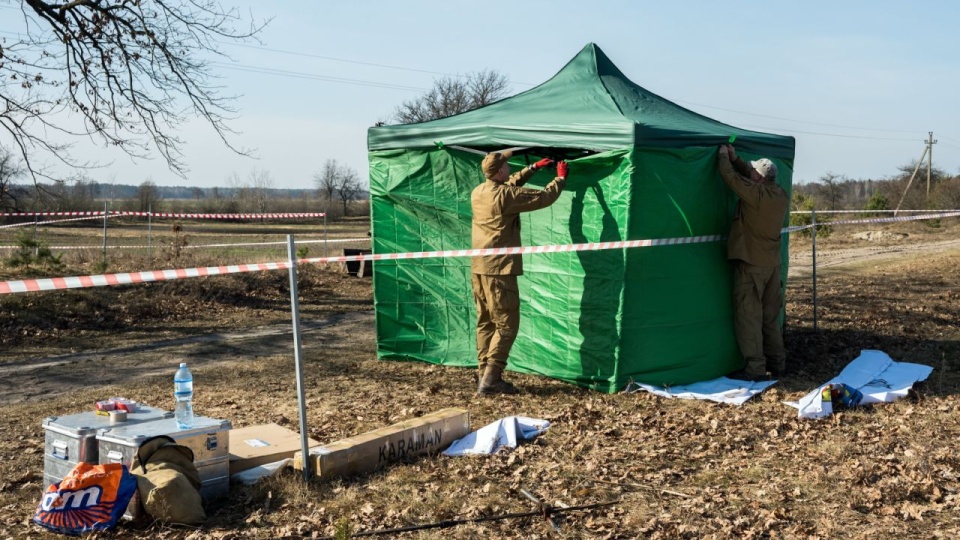 Rozpoczynają się prace poszukiwawcze w miejscu pochówków Polaków zamordowanych w maju 1943 roku, we wsi Ugły, 23 bm. Działania mają na celu odnalezienie i identyfikację ofiar oraz godne upamiętnienie miejsca ich spoczynku. (ad) PAP/Vladyslav Musiienko