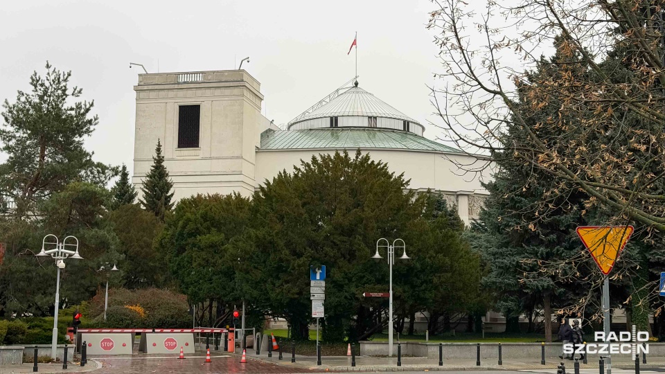 Obniżka akcyzy i VAT na paliwa. Sejm uchwalił pakiet ustaw