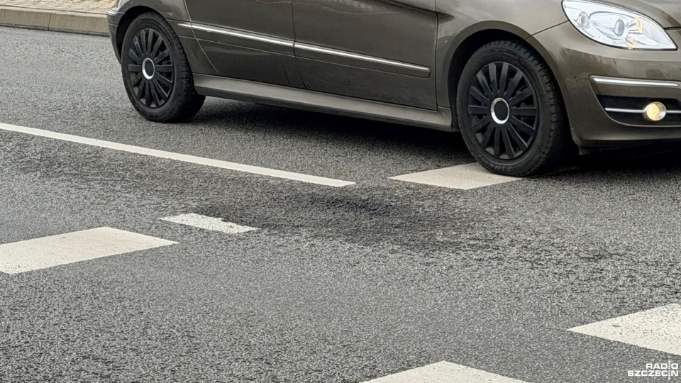 Ulica Szafera dziurawa po zimie, asfalt wymaga szczególnej pielęgnacji