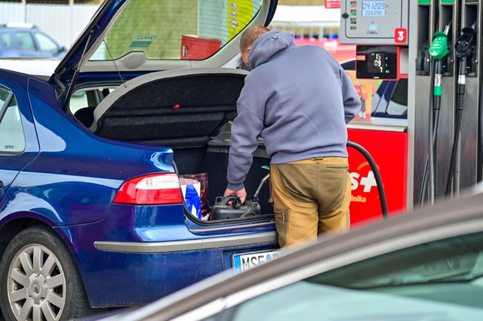 Niemcy i Czesi tankują w Polsce