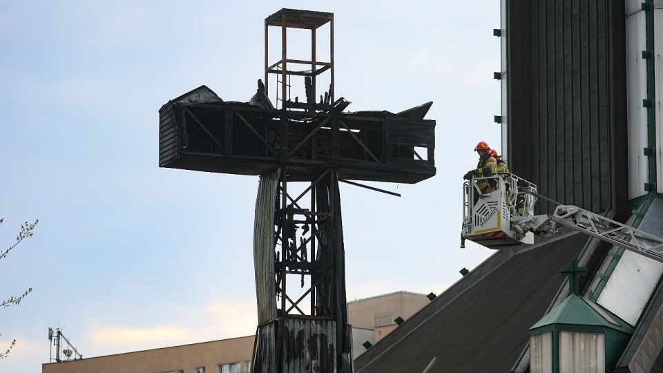 Ustalenia ws. pożaru krzyża w Warszawie