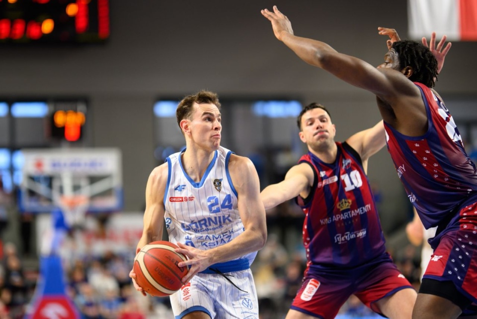 King dostał lanie, ale utrzymał pozycję lidera [ZDJĘCIA]