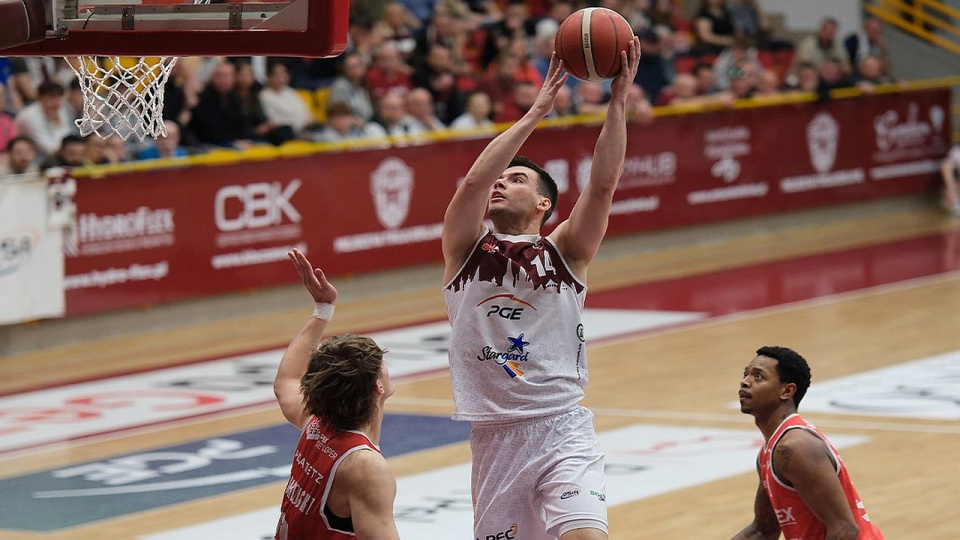 Zwycięstwo koszykarzy PGE Spójni w 1 lidze