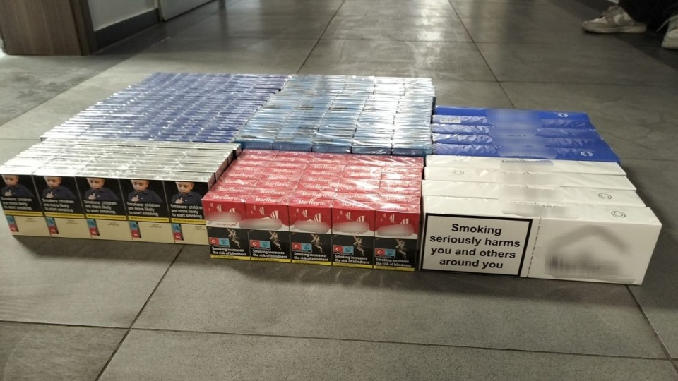Nielegalne papierosy i krajanka tytoniowa zabezpieczone przez policjantów