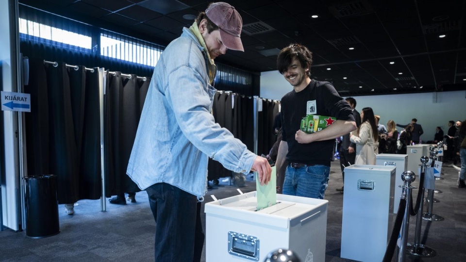 Eksplozja radości na ulicach Budapesztu po zwycięstwie partii