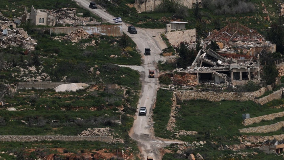 Tysiące uchodźców wraca na zniszczone wojną południe Libanu