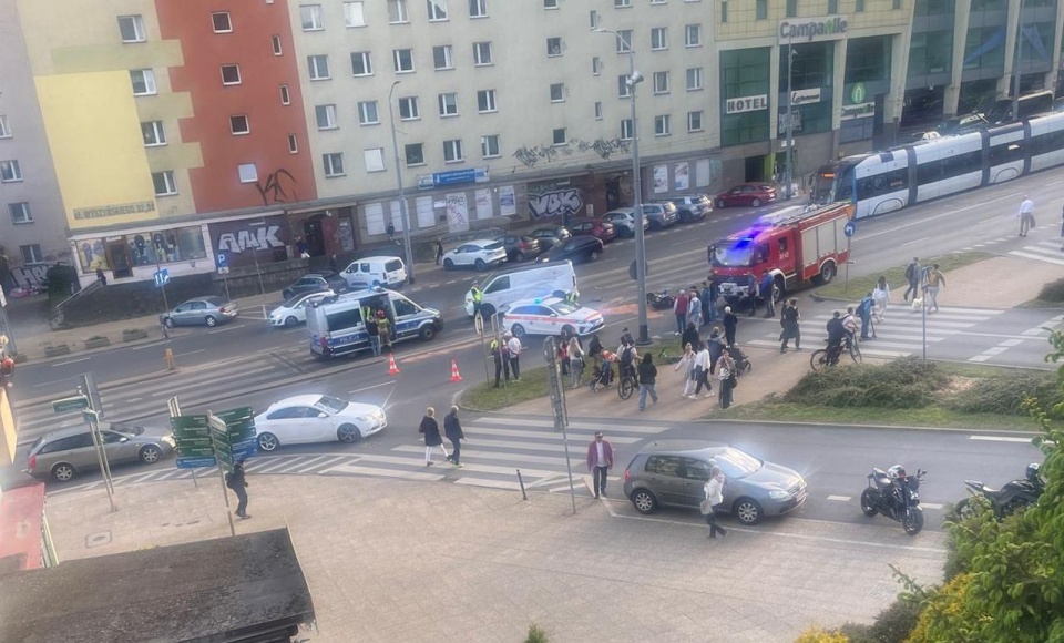Zderzenie busa z motocyklem na Wyszyńskiego