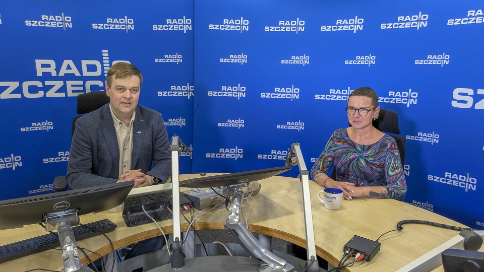 Prof. Magdalena Szafranek z Uniwersytetu Warszawskiego i prowadzący rozmowę z Sebastian Wierciak. Fot. Maciej Papke [Radio Szczecin]