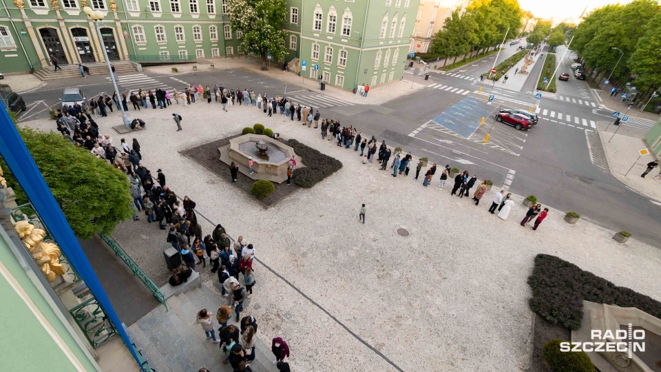 Kolejki do nocnych atrakcji. Jak sobie poradzić?