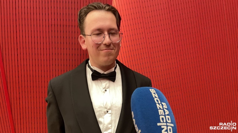 Dyrygent Patryk Wroblewski. Fot. Katarzyna Filipowiak [Radio Szczecin]