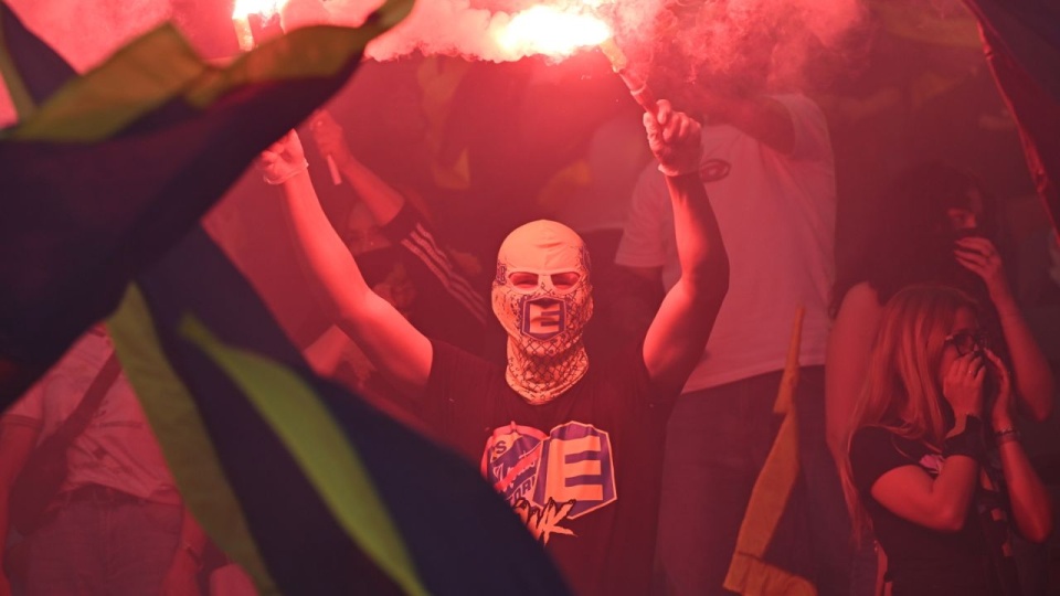 Kibice Pogoni Szczecin podczas meczu ostatniej kolejki piłkarskiej Ekstraklasy z GKS Katowice, 23 bm. (gj) PAP/Marcin Bielecki