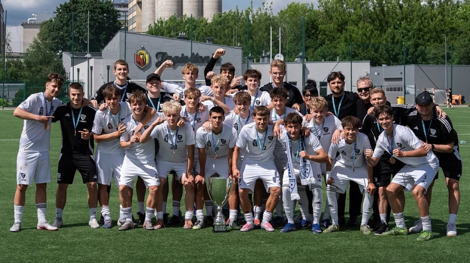 Piłkarze FASE Szczecin z brązowym medalem MP juniorów U-17