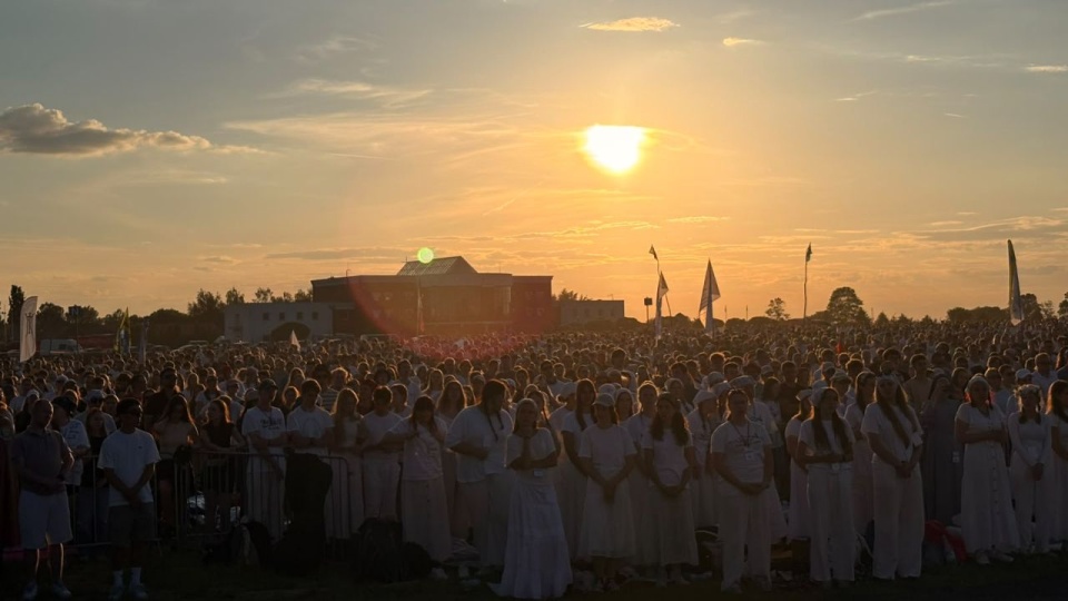 Lednica młodych, czyli "Dzieło Boże na zwykłym polu" [ZDJĘCIA]