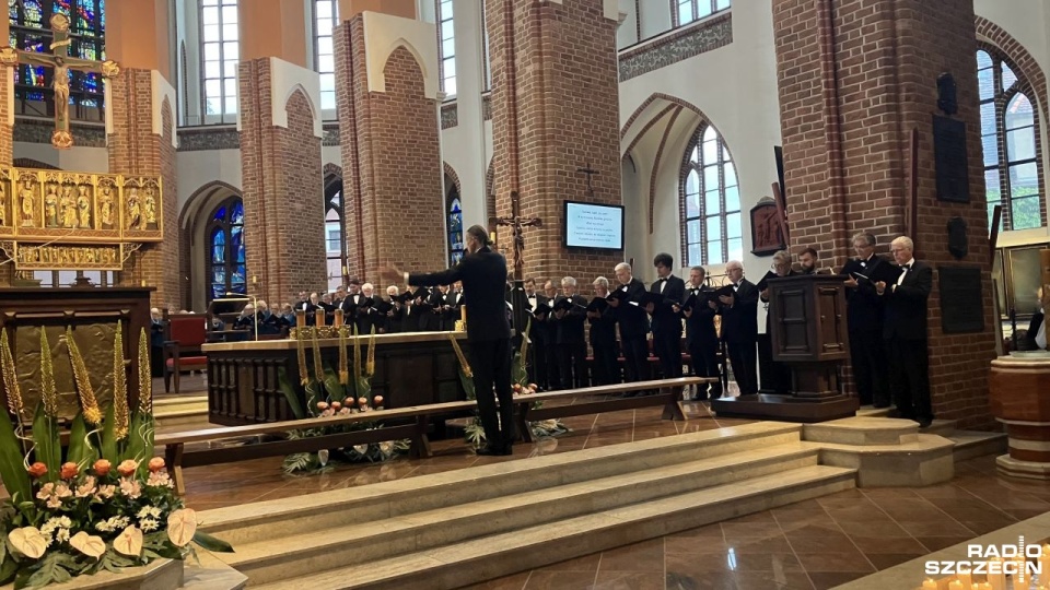 Sacrum Non Profanum. Od katedry do pola golfowego [ZDJĘCIA]