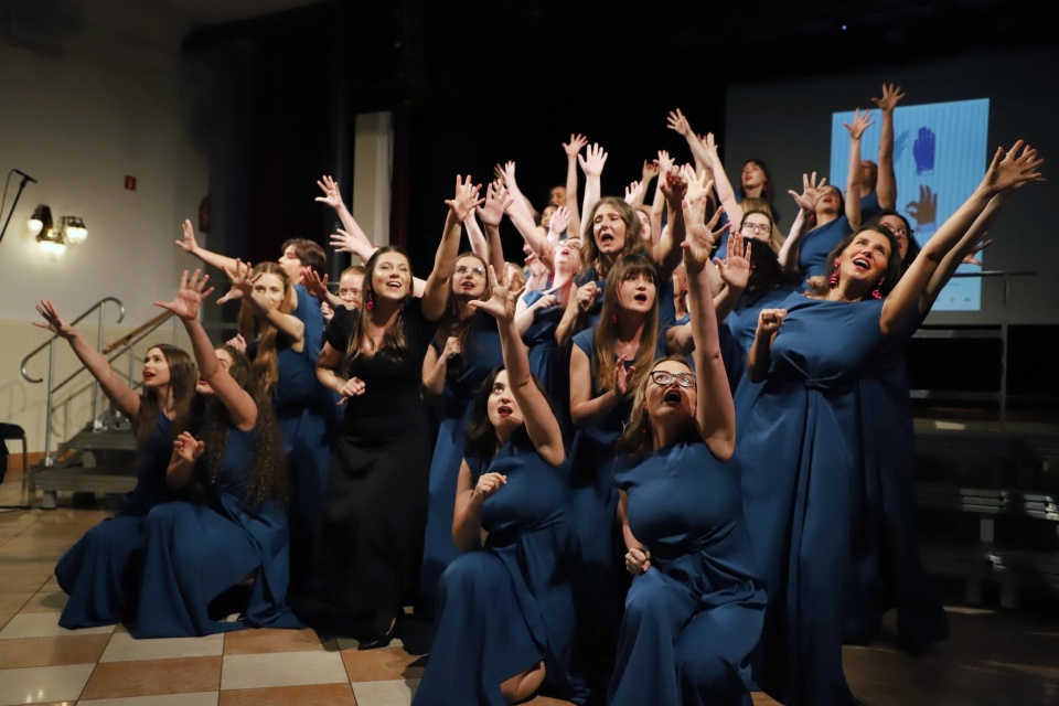 Chór Żeński Politechniki Morskiej w Szczecinie pod dyrekcją Dominiki Mastelarczyk. Fot. Tomasz Rychłowski
