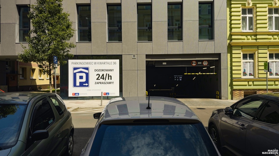 Tańszy postój w szczecińskim parkingowcu [WIDEO, ZDJĘCIA]
